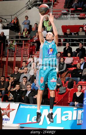 BASKET-BALL - FRENCH CUP MEN 2011-2012 - LE MANS V PAU - LE MANS (FRA) - 10/01/2012 - PHOTO : JEAN-FRANÇOIS MOLLIERE / DPPI - RIMAC SLAVEN (PAU) Banque D'Images