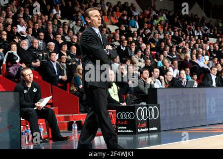 BASKET-BALL - FRENCH CUP MEN 2011-2012 - LE MANS V PAU - LE MANS (FRA) -10/01/2012 - PHOTO : JEAN-FRANÇOIS MOLLIERE / DPPI - LAURENT VILA (PAU) Banque D'Images