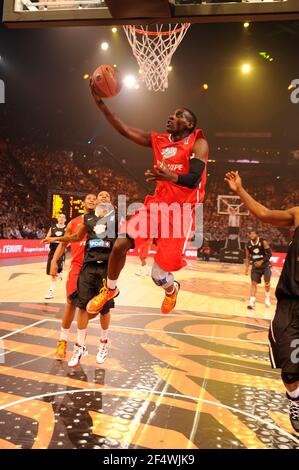 BASKET-BALL - ALL STAR GAME 2011 - BERCY - PARIS (FRA) - 29/12/2011 - PHOTO : JEAN-FRANÇOIS MOLLIERE / DPPI - PACCELLI MORLENDE (FRA) Banque D'Images