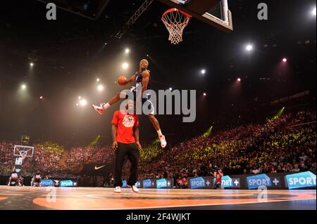 BASKET-BALL - ALL STAR GAME 2011 - BERCY - PARIS (FRA) - 29/12/2011 - PHOTO : JEAN-FRANÇOIS MOLLIERE / DPPI - DAR TUCKER (FRA) Banque D'Images