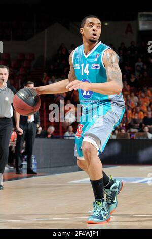 BASKET-BALL - FRENCH CUP MEN 2011-2012 - LE MANS V PAU - LE MANS (FRA) -10/01/2012 - PHOTO : JEAN-FRANÇOIS MOLLIERE / DPPI - ALLAN RAY (PAU) Banque D'Images