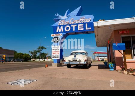 Tucumcari, Nouveau-Mexique - 9 juillet 2014 : le Blue Swallow Motel historique, le long de la US route 66, dans la ville de Tucumcari, Nouveau-Mexique. Banque D'Images