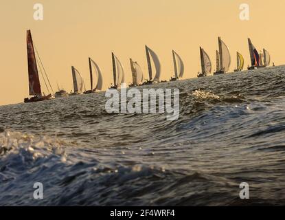 VOILE - COURSE TRANSATLANTIQUE - LA SOLIDARITÉ DU CHOCOLAT - SAINT NAZAIRE (FRA) - 18/10/09PHOTO : JULIEN GIRARDOT / DPPI START Banque D'Images