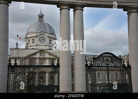 Vue extérieure du département de la Taoiseach, un bâtiment de style édouardien du gouvernement à Dublin, en Irlande. Banque D'Images