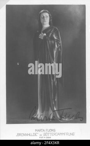 Marta Fuchs comme Brünnhilde dans 'Goddämmerung' par Richard Wagner. Photographie d'Adolf Dous (carte postale du monde avec autographe recto et verso, en date de 18.05.1941). Opéra d'Etat de Dresde, probablement 1937 Banque D'Images