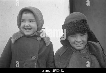 Deuxième Guerre mondiale. Pour l'affichage. Union soviétique. Fille et garçon russes Banque D'Images