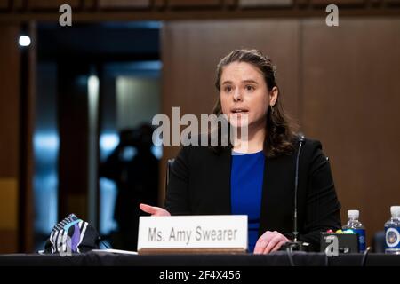 Amy Swearer, juriste, The Heritage Foundation, présente son allocution d'ouverture lors d'une audience de la Commission du Sénat sur la magistrature afin d'examiner les mesures constitutionnelles et de bon sens visant à réduire la violence par les armes à feu dans l'édifice Hart du Bureau du Sénat à Washington, DC, le mardi 23 mars 2021. Crédit : Rod Lamkey / CNP | utilisation dans le monde entier Banque D'Images