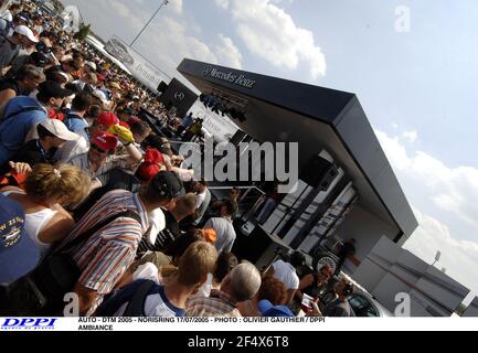 AUTO - DTM 2005 - NORISRING 17/07/2005 - PHOTO : OLIVIER GAUTHIER / DPPI AMBIANCE Banque D'Images