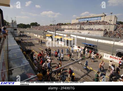 AUTO - DTM 2005 - NORISRING 17/07/2005 - PHOTO : OLIVIER GAUTHIER / DPPI AMBIANCE Banque D'Images