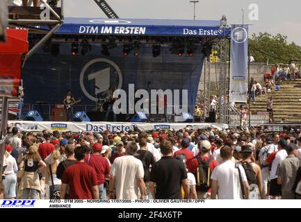 AUTO - DTM 2005 - NORISRING 17/07/2005 - PHOTO : OLIVIER GAUTHIER / DPPI AMBIANCE Banque D'Images