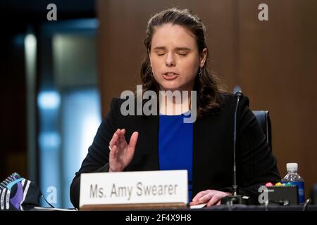 Amy Swearer, juriste, The Heritage Foundation, présente son allocution d'ouverture lors d'une audience de la Commission du Sénat sur la magistrature afin d'examiner les mesures constitutionnelles et de bon sens visant à réduire la violence par les armes à feu dans l'édifice Hart du Bureau du Sénat à Washington, DC, le mardi 23 mars 2021. Crédit : Rod Lamkey/CNP/MediaPunch Banque D'Images