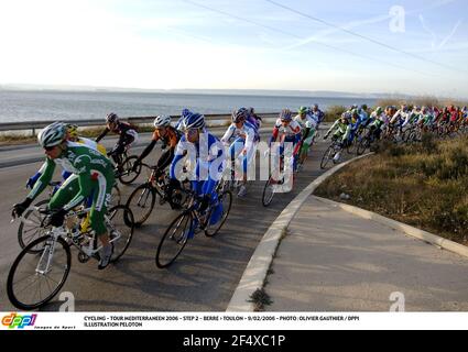 CYCLISME - CIRCUIT MEDITERRANEEN 2006 - ÉTAPE 2 - BERRE > TOULON - 9/02/2006 - PHOTO : OLIVIER GAUTHIER / DPPI ILLUSTRATION PELOTON Banque D'Images