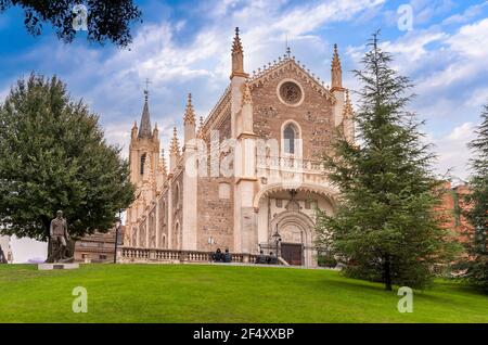 Église San Jeronimo derrière le célèbre musée du Prado à Madrid, à Castille, en Espagne Banque D'Images