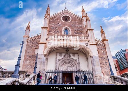 Église San Jeronimo derrière le célèbre musée du Prado à Madrid, à Castille, en Espagne Banque D'Images