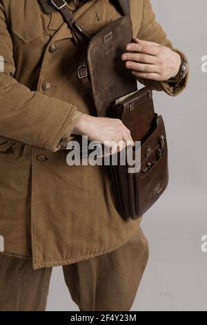 Acteur masculin sous la forme d'un officier du major de l'Armée rouge pendant la Seconde Guerre mondiale Banque D'Images