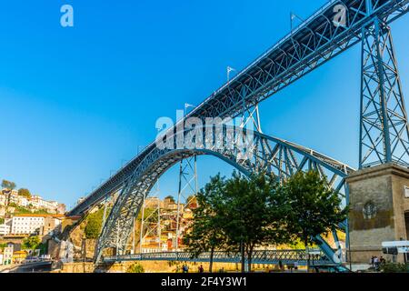 Pont en acier Dom Luis I sur le fleuve Douro à Porto, Portugal Banque D'Images