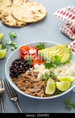 Bol de carnitelles de porc ou bol de burrito Banque D'Images