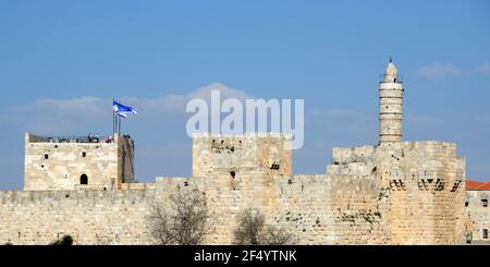 La TOUR DU MUSÉE DAVID ou LA CITADELLE, partie du mur de la vieille ville de Jérusalem à côté de la porte Jaffa datant des Romains et du Roi Hérode Banque D'Images