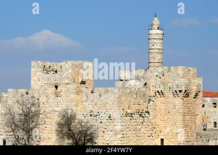 La TOUR DU MUSÉE DAVID ou LA CITADELLE, partie du mur de la vieille ville de Jérusalem à côté de la porte Jaffa datant des Romains et du Roi Hérode Banque D'Images