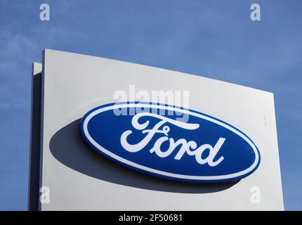 Boutique de voitures Ford. Banque D'Images