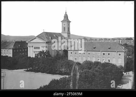 Theresienstadt. Paradeplatz avec église de garnison Banque D'Images