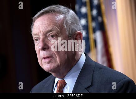 Washington, États-Unis. 23 mars 2021. Le sénateur Richard Durbin, D-il, parle lors d'une conférence de presse à la suite du déjeuner de politique du Sénat à Capitol Hill, Washington, DC, le mardi 23 mars 2021. Photo de Kevin Dietsch/UPI crédit: UPI/Alay Live News Banque D'Images