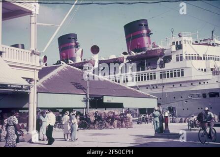 Photos de voyage Bermudes. Hamilton. Port. Navire de passagers au quai Banque D'Images