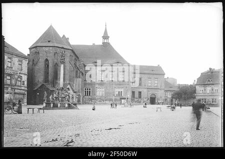 Comotau. Marché, Eglise Catharina, Sparkasse, Bureau du maire Banque D'Images