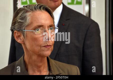 Marseille, France. 4 août 2017. Elisabeth borne, ministre du travail, vue lors de sa visite au Grand Port maritime de Marseille. La ministre du travail a annoncé le 14 mars qu'elle avait été testée positive pour COVID19 (coronavirus) et qu'elle est actuellement hospitalisée dans un hôpital de Paris signalé par des responsables des médias. Crédit : Gerard Bottino/SOPA Images/ZUMA Wire/Alamy Live News Banque D'Images