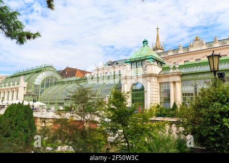 Autriche. Vienne. Palmenhaus dans le parc de Burggarten. Serre de palmier Banque D'Images