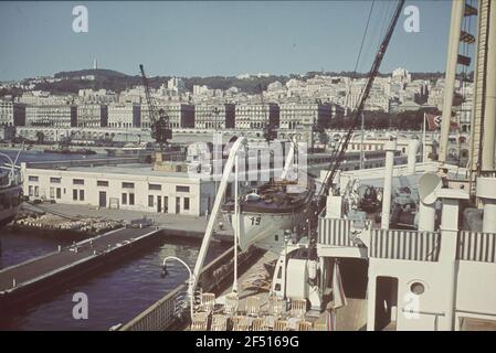 Photos de voyage Algérie. Alger. Port. Vue depuis le navire à passagers jusqu'à la ville Banque D'Images