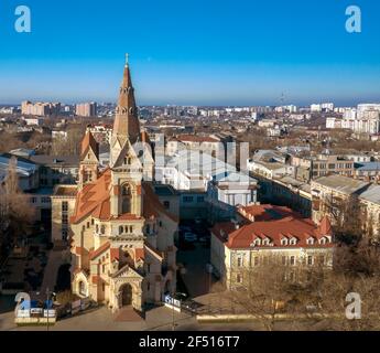 Photo de l'église luthérienne Saint-Paul à Odessa, Ukraine. Images de drones, lumière naturelle, heure du matin. Banque D'Images