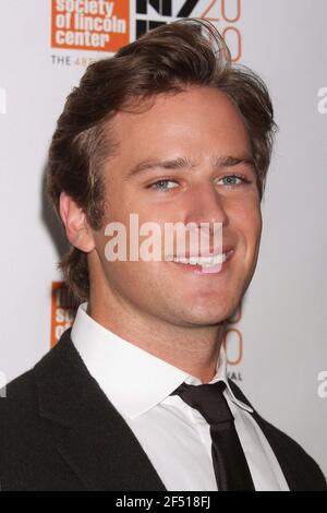 Armie Hammer participe à la première mondiale de « The social Network » lors de la soirée d'ouverture du 48e Festival du film de New York, à l'Alice Tully Hall du Lincoln Center, à New York, le 24 septembre 2010. Crédit photo : Henry McGee/MediaPunch Banque D'Images