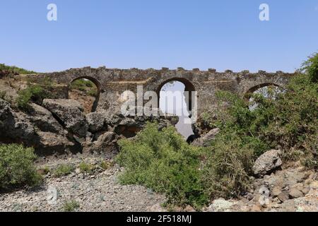 Pont et église portugais, Addis Abeba, Éthiopie Banque D'Images