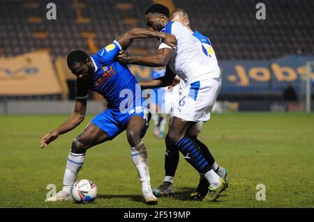 Colchester, Royaume-Uni. 23 mars 2021. Colchesters Frank Nouble détient Tranmeres Manny Monthe lors du match Sky Bet League 2 entre Colchester United et Tranmere Rovers au Weston Homes Community Stadium, à Colchester, le mardi 23 mars 2021. (Credit: Ben Pooley | MI News) Credit: MI News & Sport /Alay Live News Banque D'Images