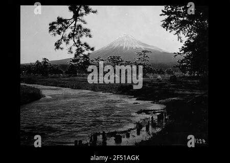 Image fermeture en préparation paysage fluvial avec Mont Fuji (volcan) Banque D'Images