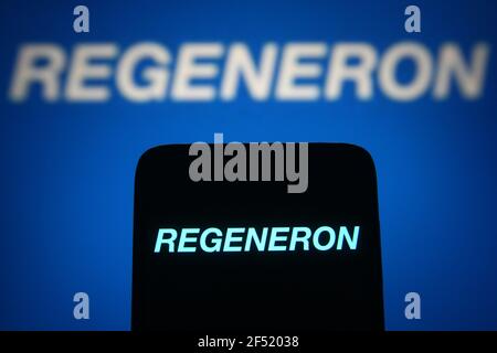 Ukraine. 23 mars 2021. Dans cette illustration, le logo Regeneron du logo de la société Regenon Pharmaceuticals est affiché sur un smartphone et un écran de pc. (Photo de Pavlo Gonchar/SOPA Images/Sipa USA) crédit: SIPA USA/Alay Live News Banque D'Images
