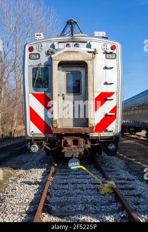 Une voiture de tourisme Metra d'époque est exposée au Hoosier Valley Railroad Museum à North Judson, Indiana, États-Unis. Banque D'Images