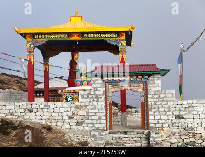 Nouvelle statue de bouddha dans le monastère de Pangboche, vallée de Khumbu près de Tengboche, chemin vers le camp de base de l'Everest, Népal Banque D'Images