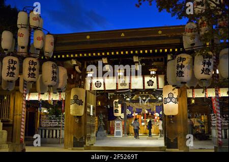 Le magnifique Kushida Jinja (sanctuaire Shinto) est le siège du célèbre festival annuel Hakata Gion Yamakasa, Fukuoka JP Banque D'Images