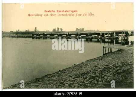 Troupes de chemin de fer allemandes - train matériel au-dessus de l'Elbe Deut.isenbahntruppen-Masszug Via l'Elbe Banque D'Images