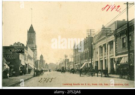 En regardant vers le sud sur E St. Depuis le 4 e San Bernardino. En regardant vers le sud sur E St., à partir du 4 e., San Bernardino, Cal. Banque D'Images