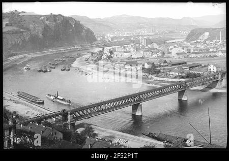 Aussig. Vue de Ferdinandshöhe sur Elbe avec pont contre Marienberg Banque D'Images