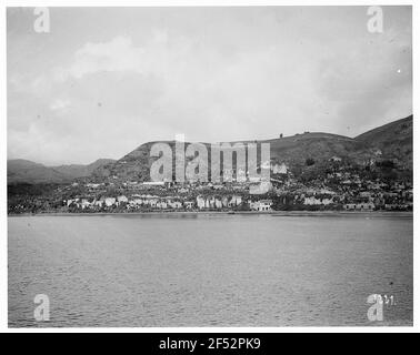 Côte avec maisons détruites après le tremblement de terre du 14 janvier 1907 sur la Jamaïque Banque D'Images