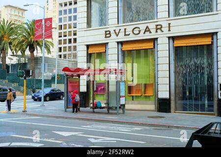 Magasin de marque Bulgari à San Francisco, le quartier commerçant haut de  gamme de Union Square en Californie Photo Stock - Alamy