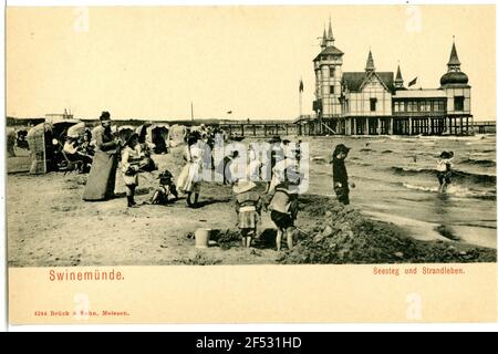 Seesteg et la vie de plage Swinemünde. Seesteg et la vie de plage Banque D'Images
