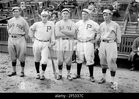 Duffy Lewis, Leonard hollandais et Harry Hooper du Boston Red Sox & Ed Burns et Gavvy Cravath des Philadelphia Phillies, 11 octobre 1915. Banque D'Images