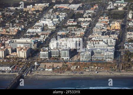Vue aérienne de jour du centre-ville d'Oceanside, Californie, États-Unis. Banque D'Images