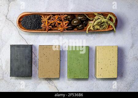 Différents types d'huile d'olive de savon d'Alep, Aniseed, Nigella sativa, Laurier de la baie. Banque D'Images