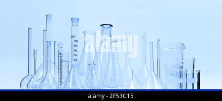 Thème pharmacie et chimie. Différents types d'instruments de travail pharmaceutique dans l'industrie pharmaceutique.formation scientifique et médicale ou laboratoire Banque D'Images